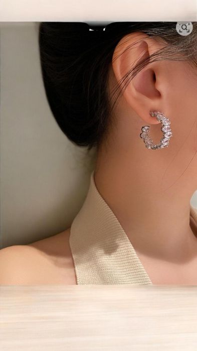 Cercei eleganți cu design nod multi-tura, din metal auriu Cercei Rakol cu cercuri decorate cu zirconiu cubic strălucitor