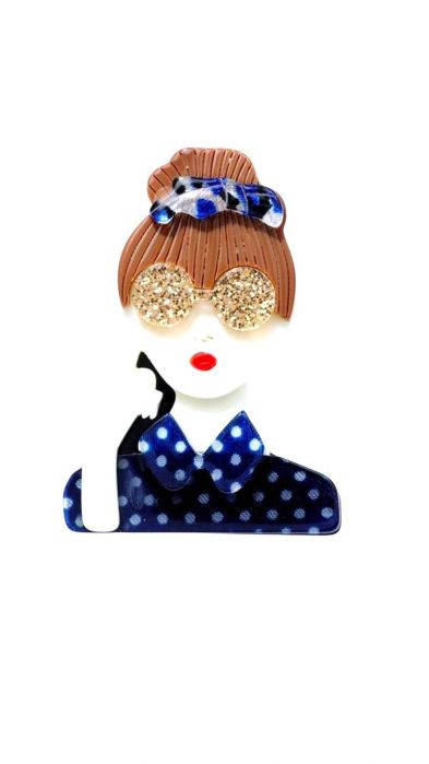 Cercei eleganți cu design nod multi-tura, din metal auriu Broșa acrilică cu design de fată purtând ochelari de soare