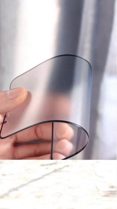 Set de 3 cleme de păr triunghiulare, în culori elegante: negru, alb și cafeniu Set de 4 folii ceramice mate pentru iPhone 15