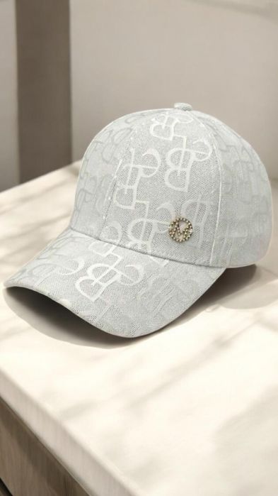 Set Ceas și Brățară Regal – Argintiu Strălucitor, Design Feminin Sapcă de baseball pentru femei