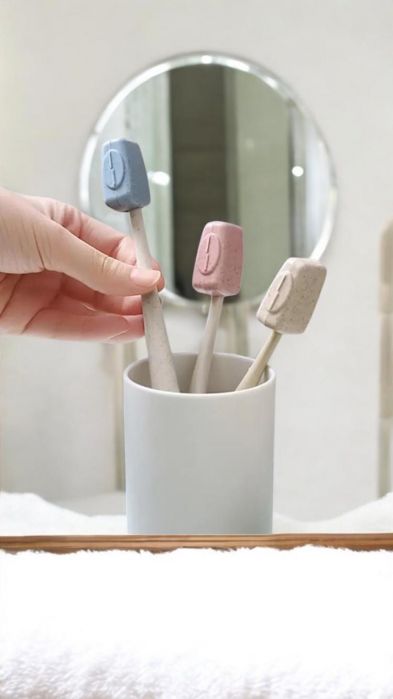 Set de 2 cleme tip banană pentru păr! Perfecte pentru cocuri sau updo-uri elegante Set de 4 huse portabile pentru periuțe de dinți