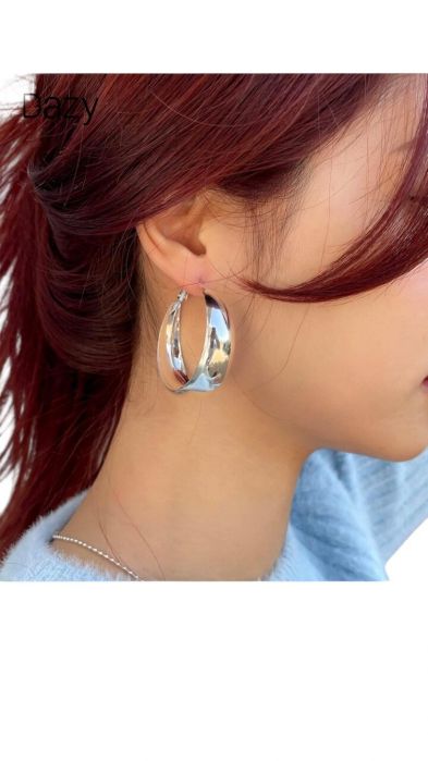 Set Ceas și Brățară Regal – Argintiu Strălucitor, Design Feminin Cercei minimaliști tip cerc, cu design elegant și atemporal