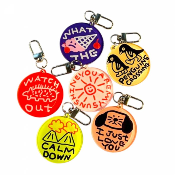 Cămașă albă băieți cu mânecă lungă și guler – clasică, elegantă și versatilă Breloc acrilic 