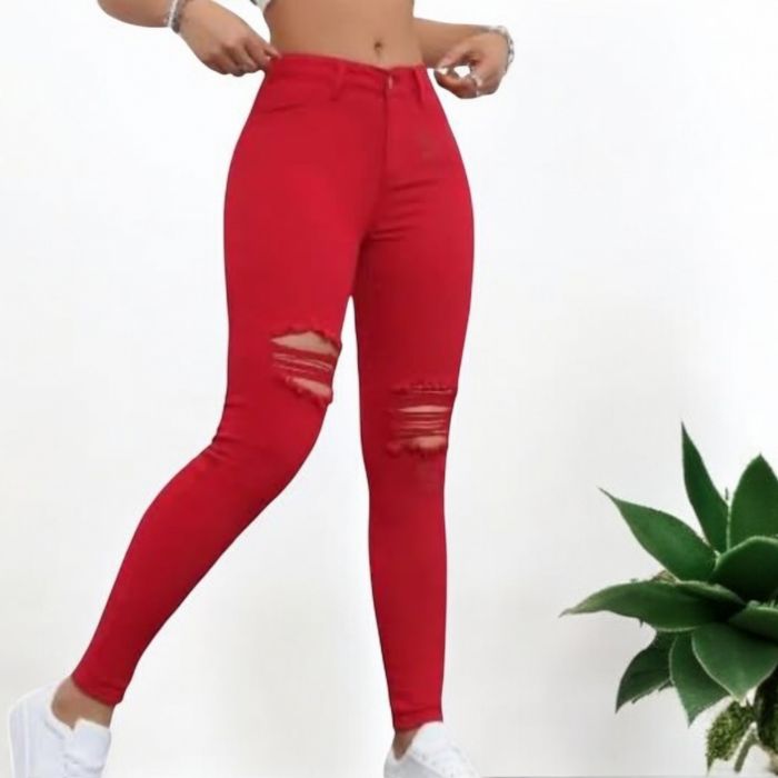 Pulover supradimensionat gri Blugi roșii damă skinny cu talie înaltă și tăieturi – look urban cu atitudine