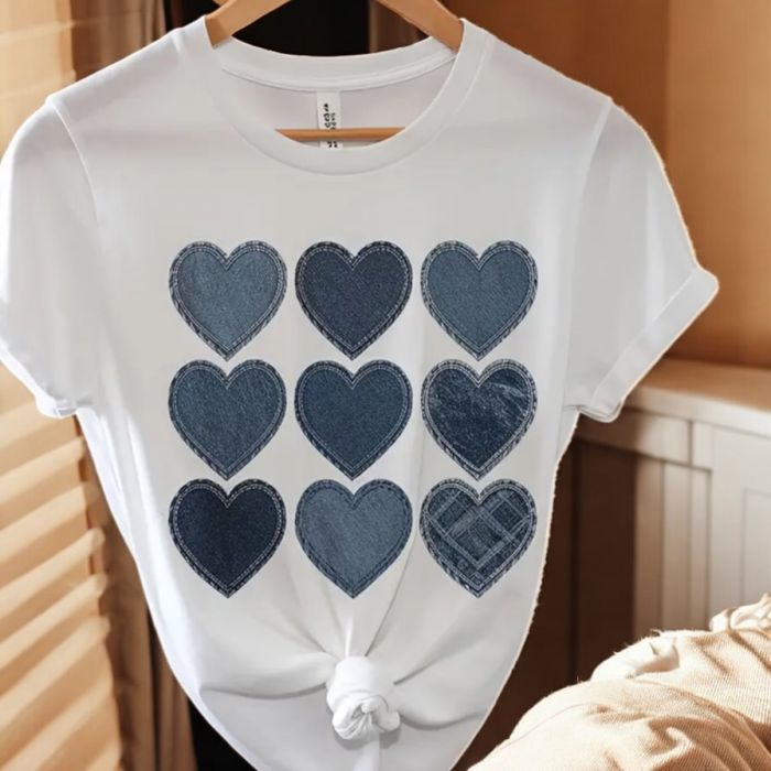 Pantaloni scurți din denim damă Tricou damă alb cu imprimeu inimi denim – Casual chic