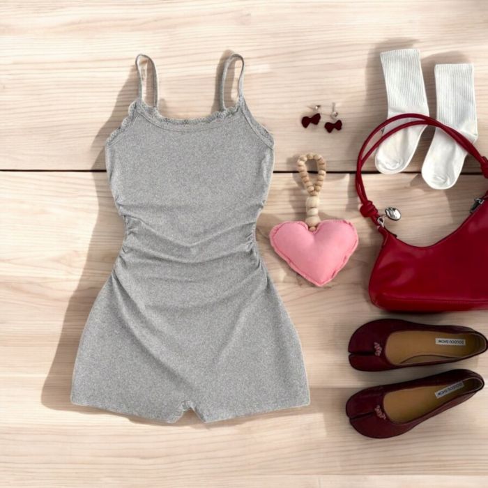 Rochie rosie cu snururi la bust Salopeta scurta gri