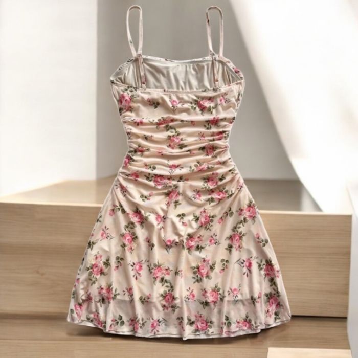 Pantofi negri lacuiti Rochie scurta cu floricele din tull