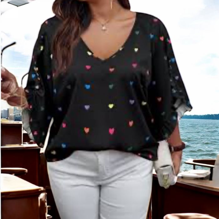 Papuci cu model geometric Bluza neagra cu inimi