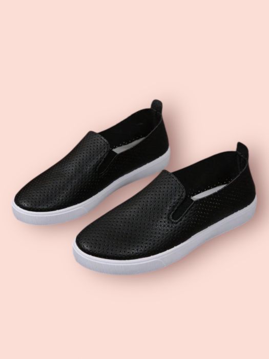 Fusta maro plisata Pantofi negri