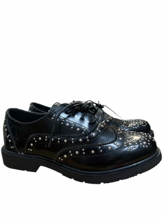 Fusta-pantalon bej Pantofi negri lacuiti