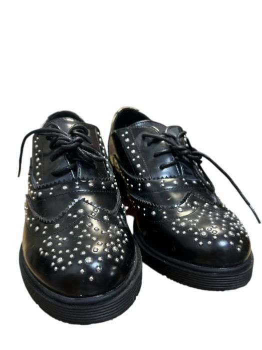 Fusta-pantalon bej Pantofi negri lacuiti