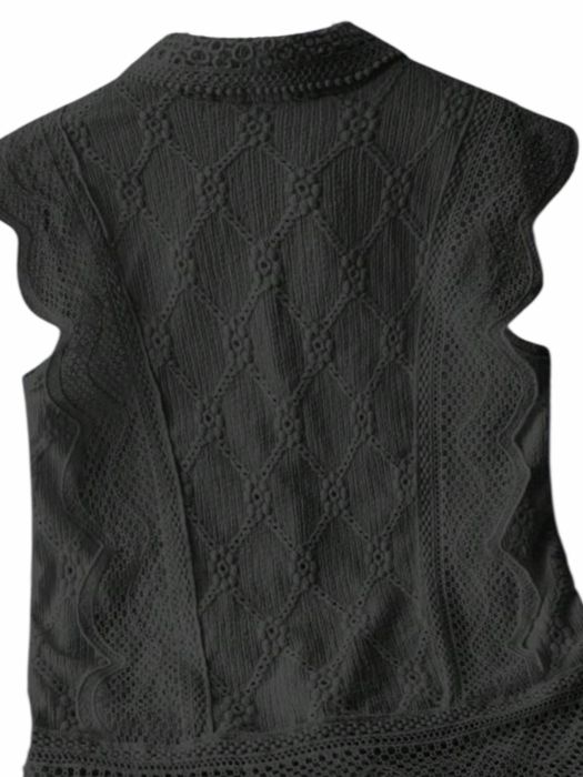 Papuci negri Bluză damă neagră fără mâneci, model din dantelă brodată, cu guler clasic și design elegant – ideală pentru office sau evenimente