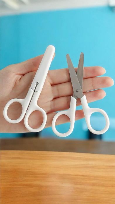  Foarfecă mică albă